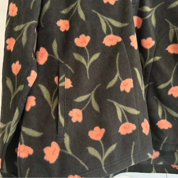 NWOT O’Neill Quarter Zip - Picture 3 of 5